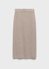 Falda midi color beige de punto acanalado, de corte recto y cintura elástica.