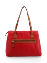 Cartera tipo tote confeccionada en cuero color crema, con asas de mano color marrón. Presenta logo metálico dorado en el frente, cierre central, división interna con cierre, bolsillo interior con cierre y bolsillo exterior con cierre. Forro textil.