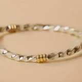 Par de aros tipo argolla de plata 925 torneada con detalles en oro.
