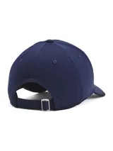 Gorro Under Armour gris con logo bordado en negro.