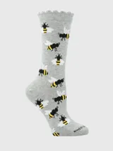 Calcetín largo medio de color gris melange con estampado de abejas negras y amarillas sobre nubes blancas. Presenta un puño suave con borde festoneado.