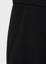 Pantalón de vestir rojo, de corte wide leg y tiro alto.
