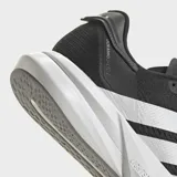 Championes de running Adidas modelo Duramo Speed 2, color negro con las tres tiras características en blanco. Presentan un exterior de malla técnica transpirable, tecnología de amortiguación Lightstrike y suela de caucho resistente para mayor tracción.