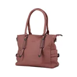 Cartera Darkness color rosa con doble asa de mano y correa larga desmontable.