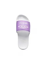 Ojotas blancas con tira ancha negra con el logo de Umbro en blanco.