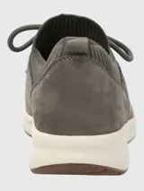 Zapatillas grises Hush Puppies modelo Spinal Knit con capellada de cuero y tejido de punto, cordones y suela blanca.