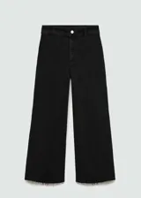 Pantalón culotte de tiro alto color negro, con cierre de cremallera y botón, trabillas, bolsillos traseros, bajo deshilachado y tejido elástico.
