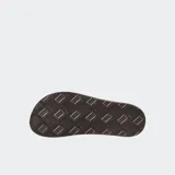 Ojotas Reef color marrón con plantilla de EVA cepillada y suela de goma.