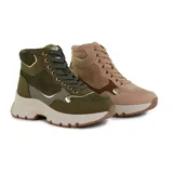 Bota casual de caña alta color beige con detalles en marrón y dorado. Tiene cordones, plataforma y suela track.