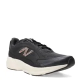 Championes New Balance Training Ctlyst, color negro con detalles en color topo y logo con estampado animal print.