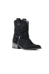 Bota corta negra de cuero con caña media, taco bajo y correa con hebilla alrededor del tobillo.