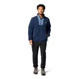 Polar color burdeos, con cierre frontal y bolsillos laterales, ideal para actividades al aire libre.