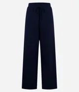 Pantalón de corte recto color marrón con raya lateral blanca y lazo en la cintura.