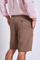 Bermuda de hombre color azul marino.