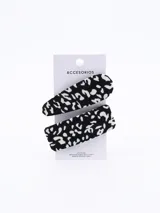 Set de dos broches para el pelo con estampado animal print en blanco y negro.