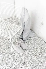 Zapatillas blancas de lana merino, diseño minimalista y atemporal, sin género y para todas las edades. Capellada y forro de lana merino, suela de EVA.