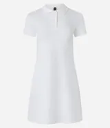 Vestido corto blanco de rib, con cuello polo, botones delanteros y mangas cortas.