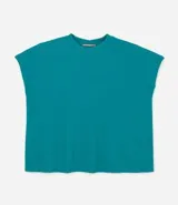 Blusa tipo muscle tee color turquesa, hecha en ribana de viscosa y poliéster, con escote redondo y sin sisas.