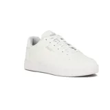 Championes Puma Caven 2.0 blancos de cuero sintético con logo Puma en gris.