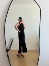 Vestido largo de viscosa con estampado animal print de leopardo en tonos marrones y negros.