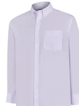 Camisa de hombre RKF de manga larga con rayas verticales color lavanda. Tiene cuello abotonado, bolsillo en el pecho con logo bordado y tecnología wrinkle-free.