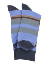 Calcetines de caña media con rayas horizontales en tonos azul, gris, marrón y verde. Presentan un pato bordado en marrón. El puño es de color azul oscuro.