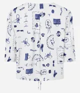 Blusa de mangas abullonadas cortas, confeccionada en Viscolino con 15% de Lino, con cuello v con lazo y estampa de accesorios de playa.