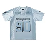 Remera deportiva celeste con cuello en V y mangas cortas, con estampado frontal con el texto "Madeupsrclub" y el número 90.