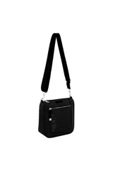 Bandolera negra con correa larga regulable, bolsillo frontal con cierre y logo 'TRENDY' vertical en el frente.