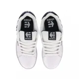 Championes Etnies Fader negros con logo verde en el lateral y suela blanca.