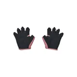 Par de guantes Under Armour color rosa, sin dedos, con palma acolchada negra y ajuste de velcro en la muñeca.