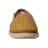 Alpargatas color ocre con suela de yute y goma.