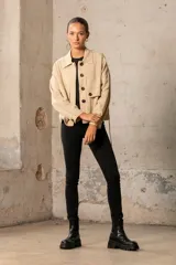 Pantalón de jean negro de corte skinny.