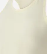 Musculosa deportiva de microfibra color ladrillo, con espalda tipo nadador, escote redondo y perforaciones en toda la prenda.