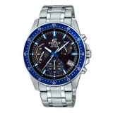 Reloj Casio Edifice con correa de acero plateado, esfera negra con detalles en azul y agujas luminiscentes. Resistente al agua 100m.