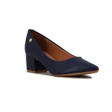 Zapato de tacón bajo cuadrado Vizzano, color crema o beige claro, con punta fina y forro interior marrón. Presenta un pequeño logo metálico dorado en el lateral exterior.