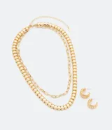 Conjunto de collar de dos capas y aros de metal dorado. El collar tiene una cadena de eslabones y una cadena gruesa con efecto brote. Los aros son pequeños aros con efecto brote.
