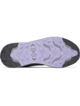 Zapatillas de trail running Under Armour Charged Bandit TR 3 para mujer, color gris con detalles en lila. Presentan una amortiguación Charged y suela con tracción para terrenos fangosos.