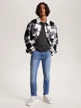 Pantalón de jean Tommy Jeans de corte skinny, color azul claro con efecto desteñido.