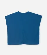 Blusa tipo muscle tee color turquesa, hecha en ribana de viscosa y poliéster, con escote redondo y sin sisas.