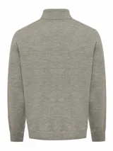 Sweater gris de lana merino extrafina, con cuello alto, cierre completo y bolsillos frontales.