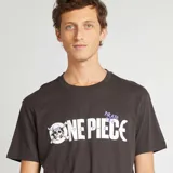 Conjunto de pijama corto negro con estampado del logo de One Piece en blanco y violeta.