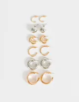 Set de 6 pares de aros tipo argolla en metal con diferentes baños: dorado, plateado y oro rosa.