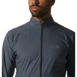 Cortaviento gris oscuro con cierre frontal completo, cuello alto y logo de la marca en el pecho.