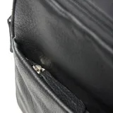 Bandolera negra de cuero con correa de tela con la inscripción "EXTRA" en blanco. Tiene un bolsillo frontal y cierre superior.