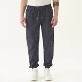 Pantalón de jogging azul marino con cintura elástica ajustable con cordón y tobillos ajustados con elástico.