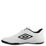 Championes de fútbol sala Umbro Classico II IC, color negro con logo Umbro en blanco.