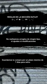 Vestido blanco sin mangas, con la parte superior de punto acanalado color beige y la falda con estampado de manchas negras.