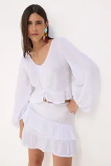 Minifalda marrón con volados superpuestos y terminaciones deshilachadas.