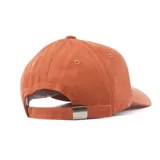Gorro de béisbol color terracota de gabardina con visera curva y hebilla reguladora.